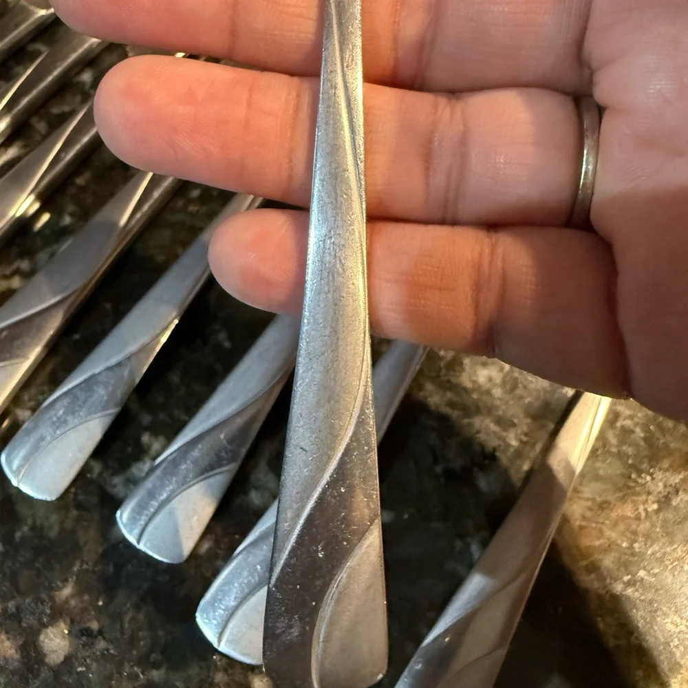 Oneida River 9 Piece Everyday Flatware Stainless Steel‎ R